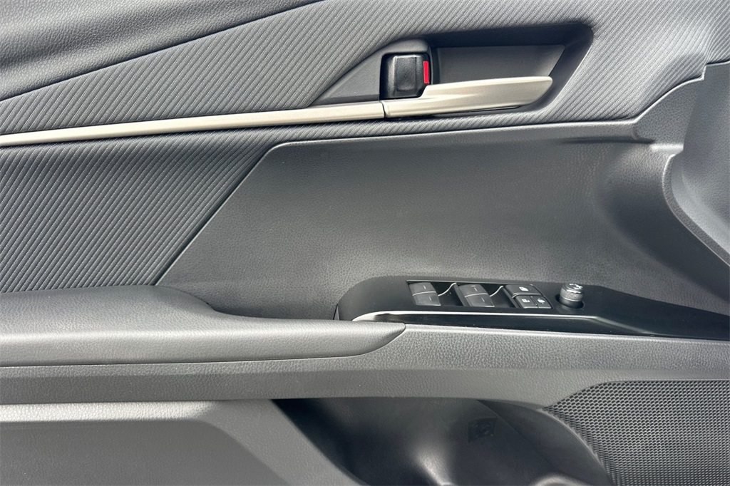 2025 Toyota Camry SE Image 24 of 29