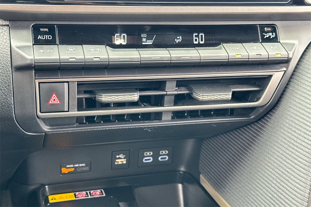 2025 Toyota Camry SE Image 29 of 29