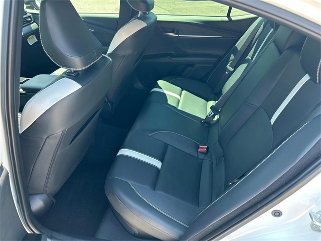 Vehicle image 12 of 28