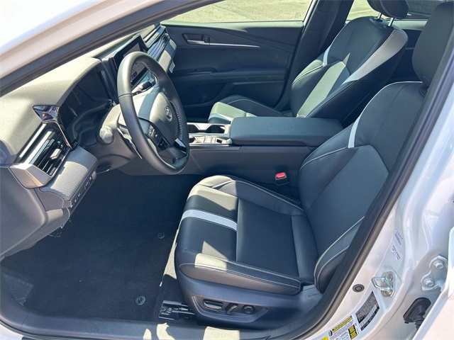 Vehicle image 13 of 28