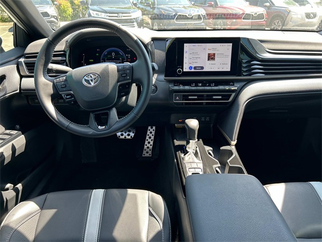 Vehicle image 14 of 28