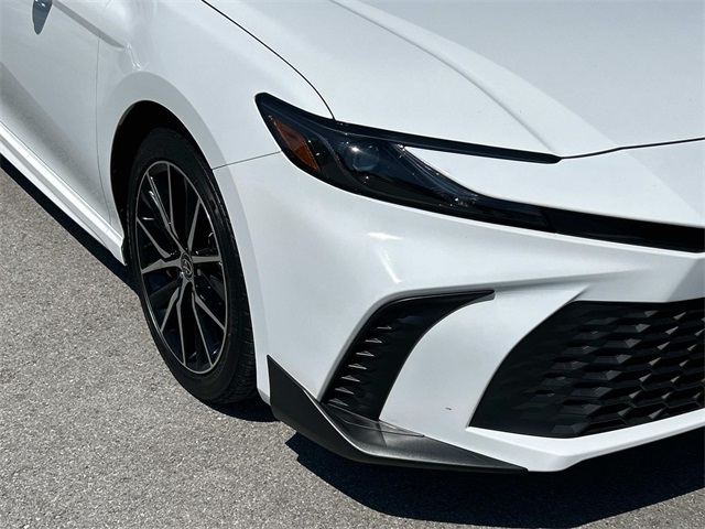 Vehicle image 26 of 28