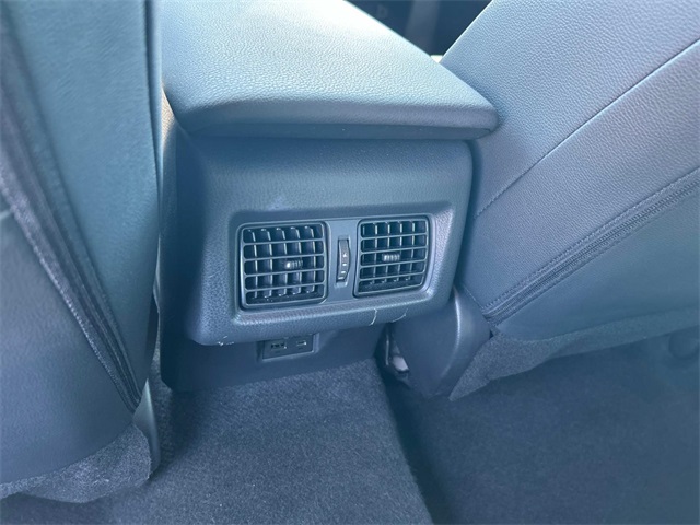 Vehicle image 24 of 28