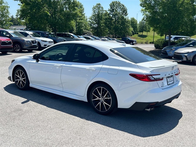 Vehicle image 8 of 28