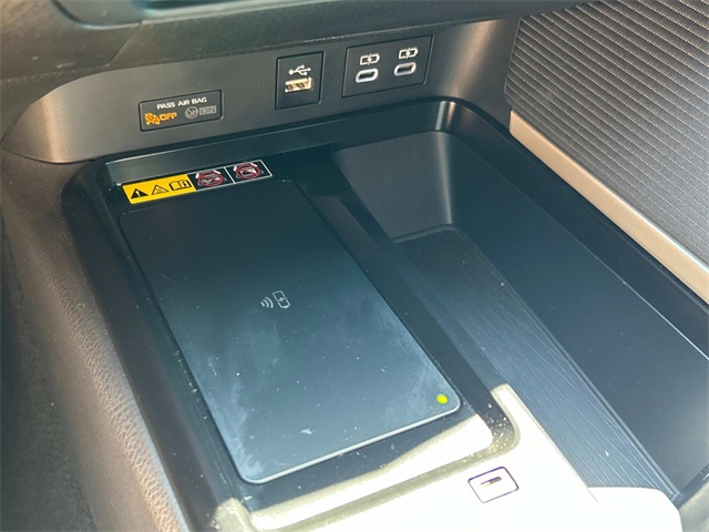 Vehicle image 11 of 28
