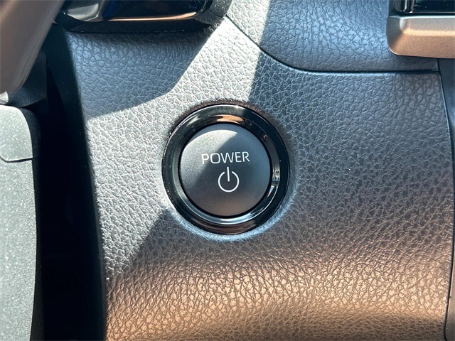 Vehicle image 25 of 28
