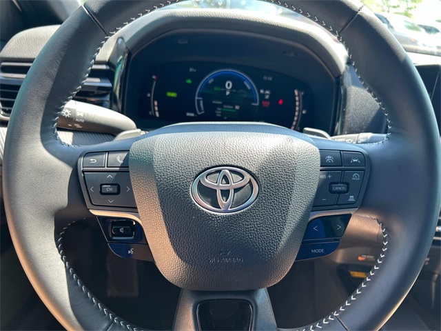 Vehicle image 15 of 28