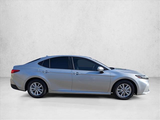 2025 Toyota Camry LE Image 4 of 23
