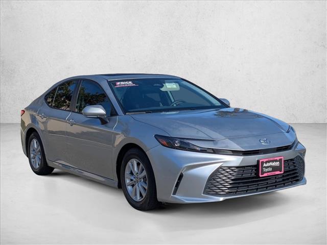 2025 Toyota Camry LE Image 3 of 23
