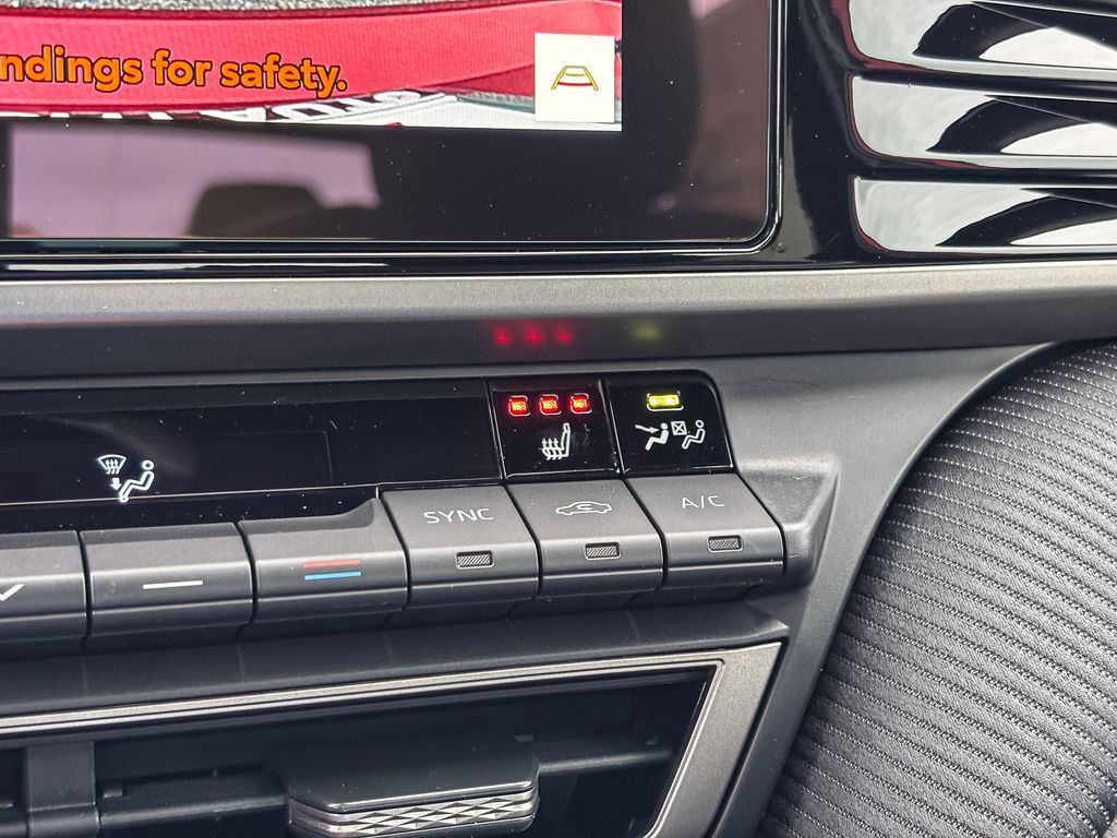 2025 Toyota Camry SE Image 25 of 30