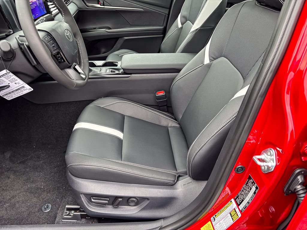 2025 Toyota Camry SE Image 10 of 30