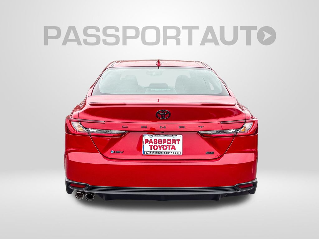 2025 Toyota Camry SE Image 2 of 30