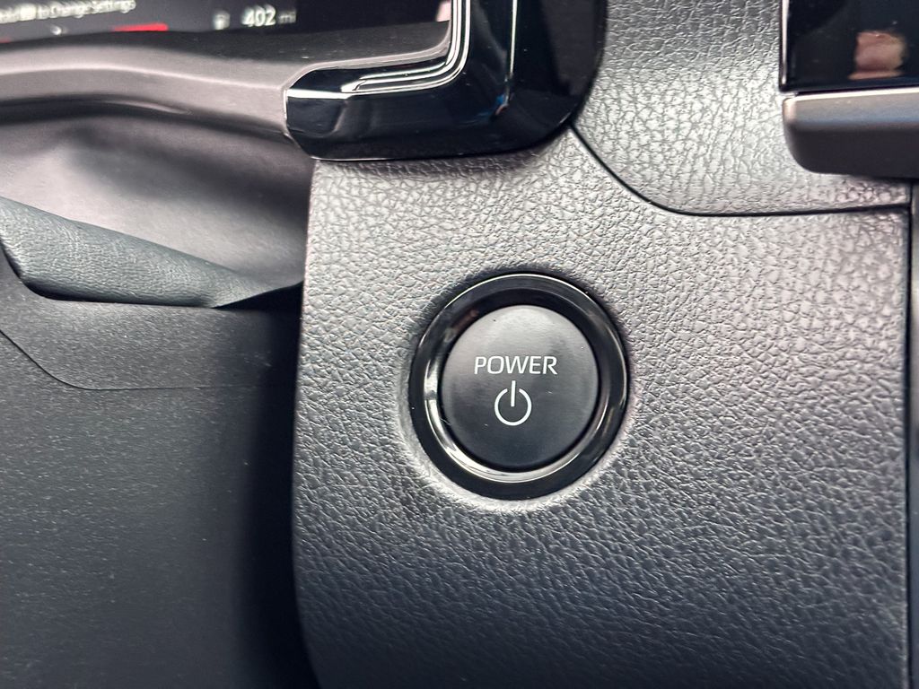 2025 Toyota Camry SE Image 26 of 30