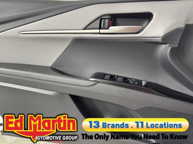 Vehicle image 152 of 199