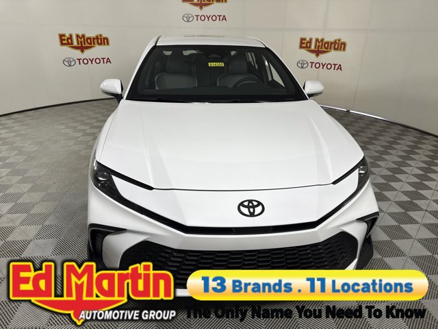 Vehicle image 21 of 199