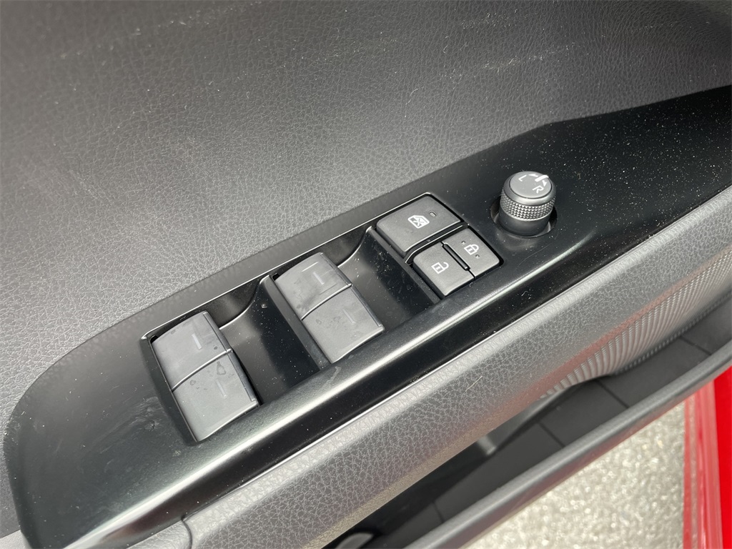 Vehicle image 33 of 36