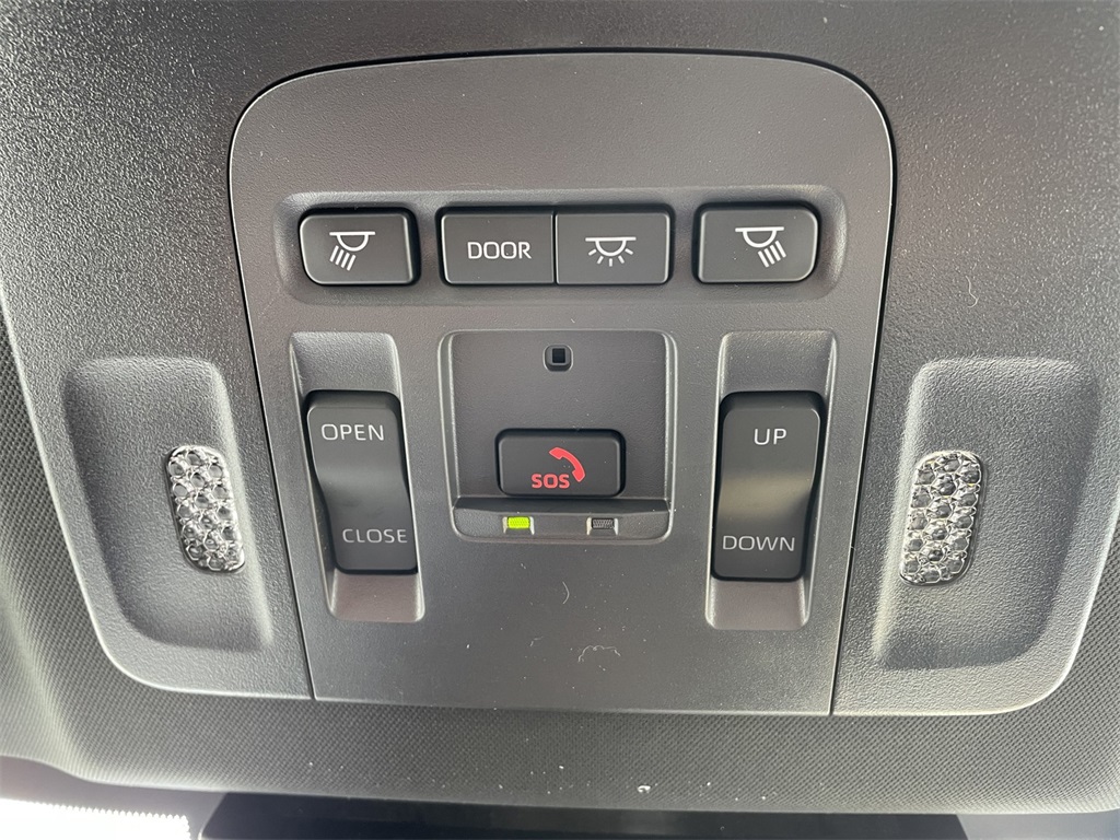 Vehicle image 29 of 36