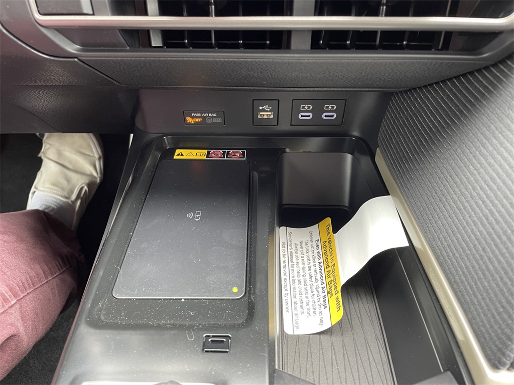 Vehicle image 26 of 36