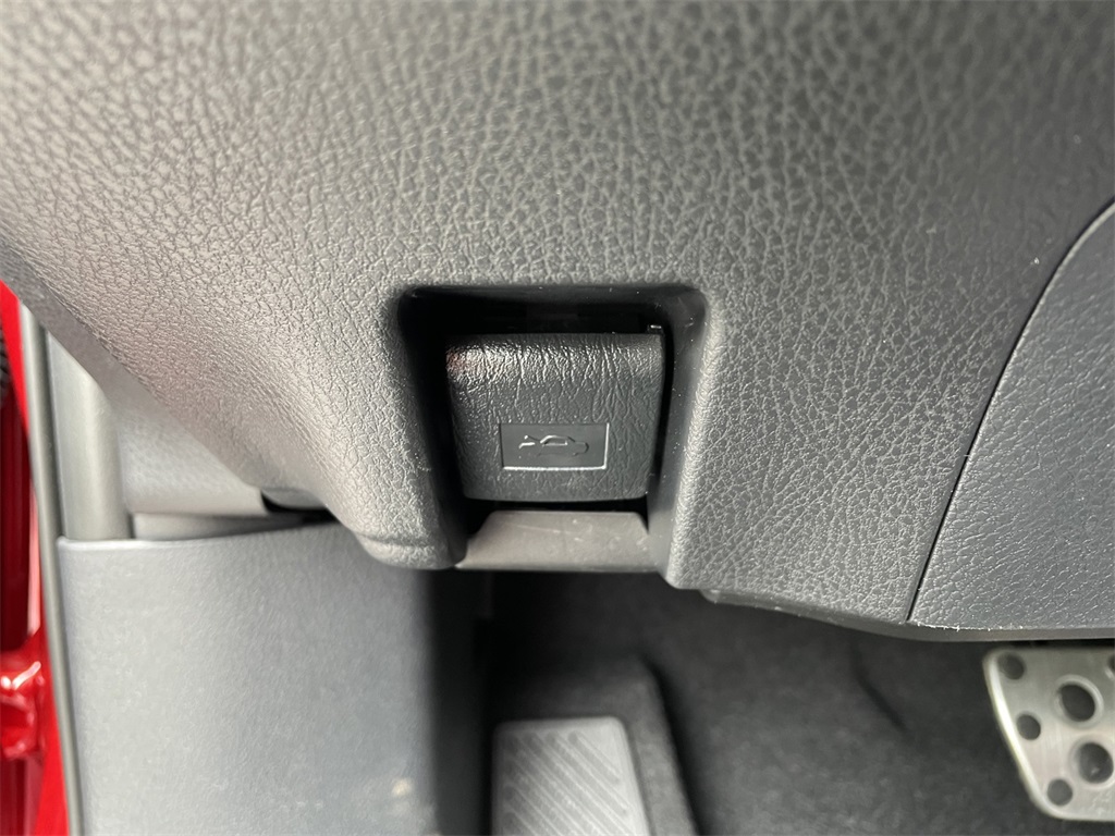 Vehicle image 32 of 36