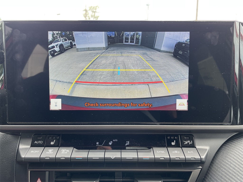 Vehicle image 25 of 36