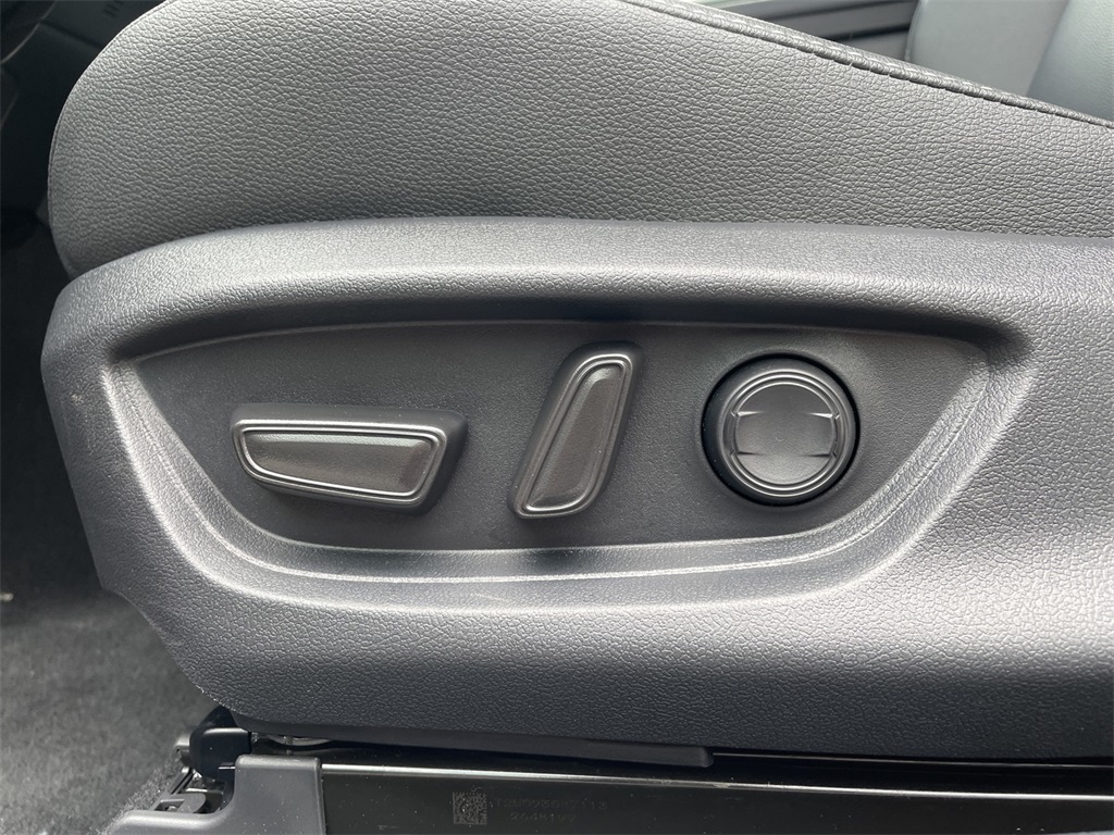 Vehicle image 34 of 36