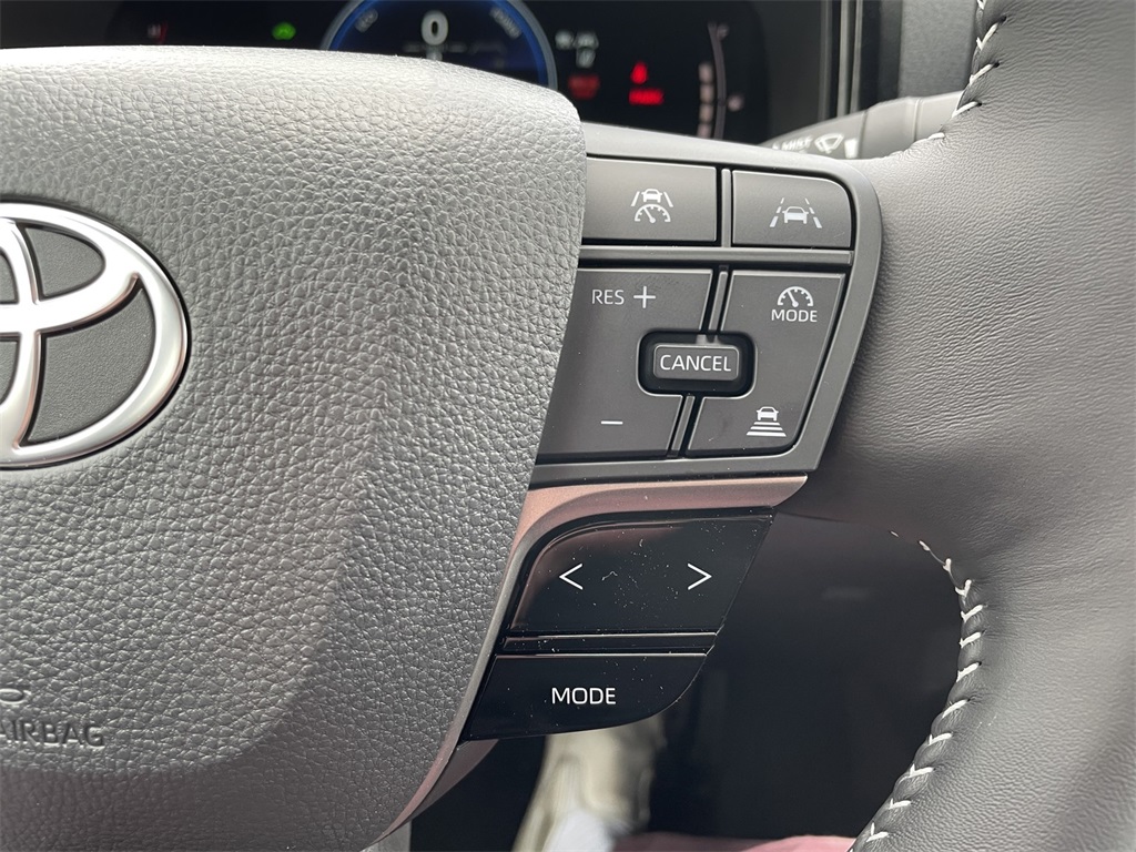 Vehicle image 23 of 36