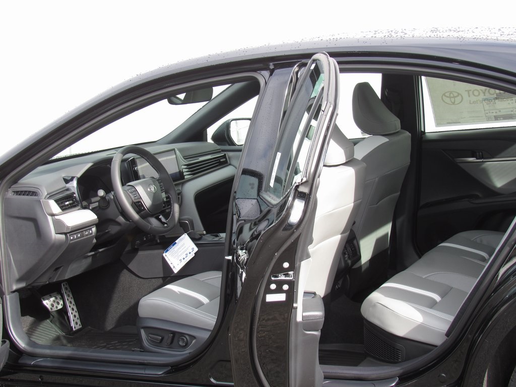 Vehicle image 15 of 36