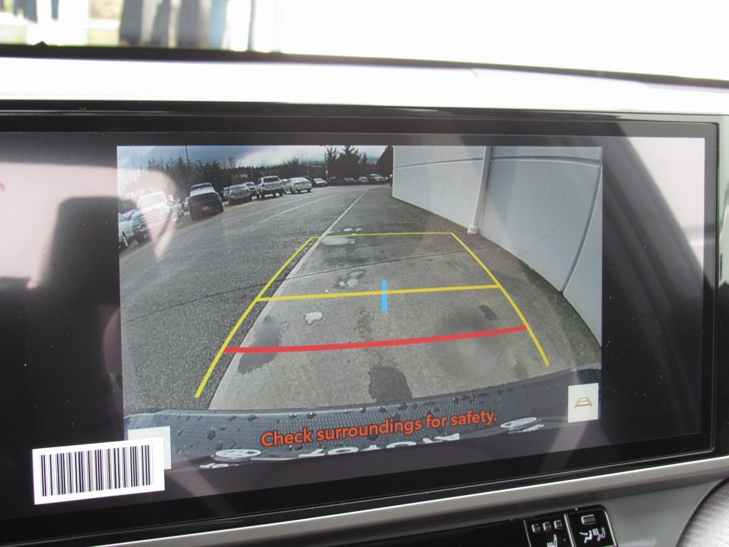 Vehicle image 33 of 36