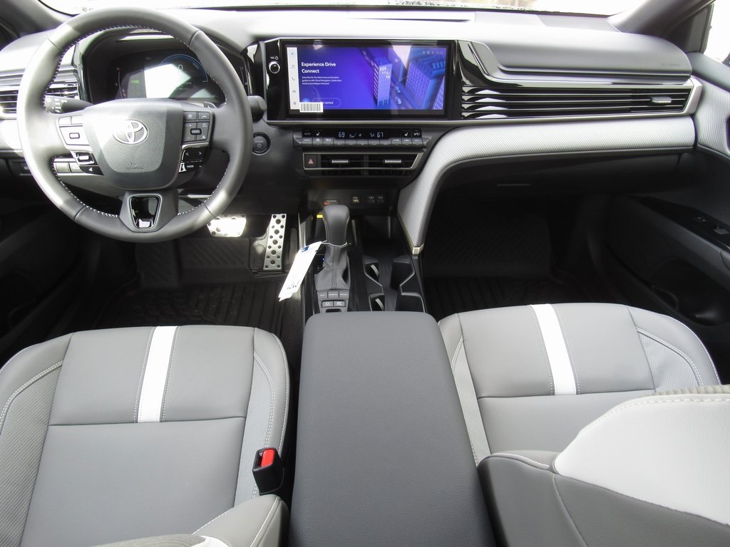 Vehicle image 32 of 36