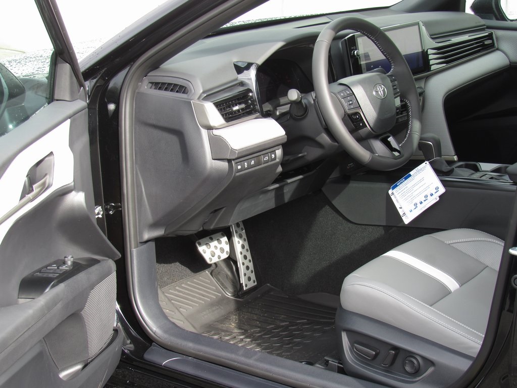 Vehicle image 11 of 36
