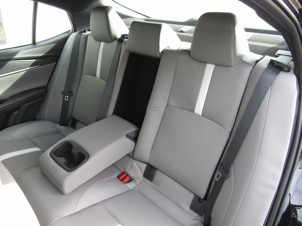 Vehicle image 18 of 36
