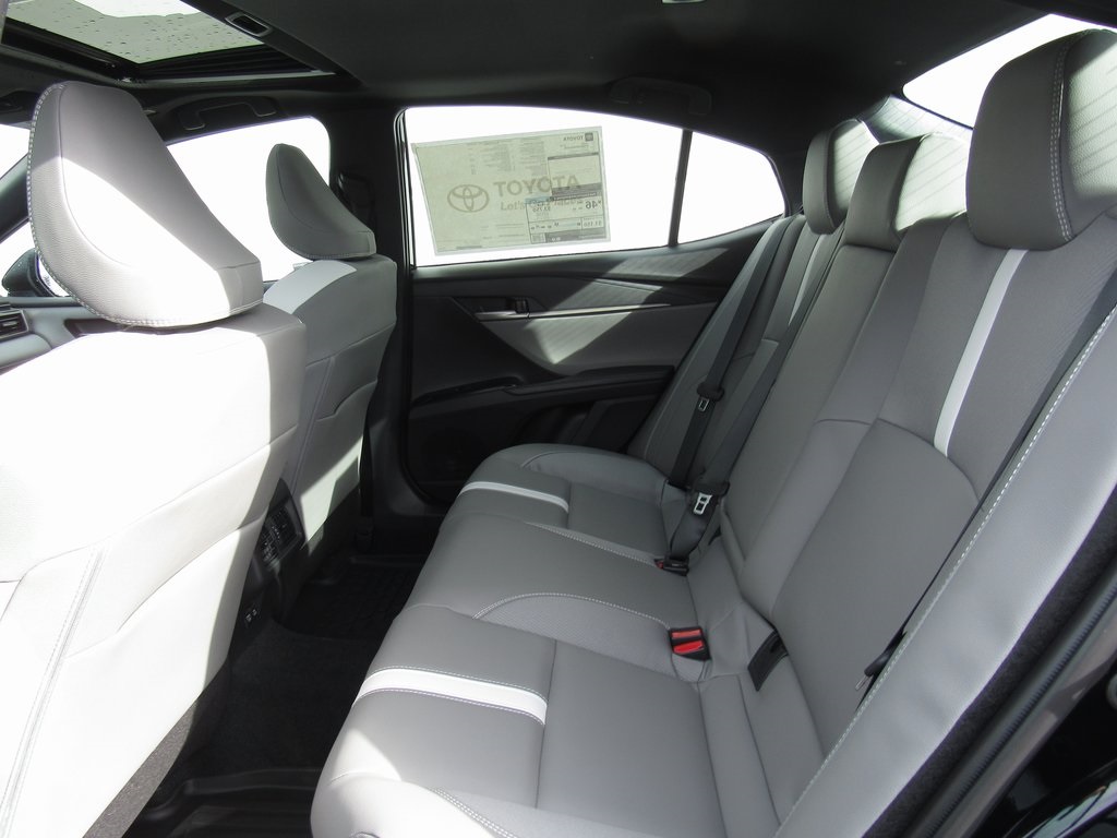Vehicle image 17 of 36