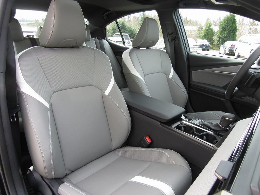Vehicle image 21 of 36
