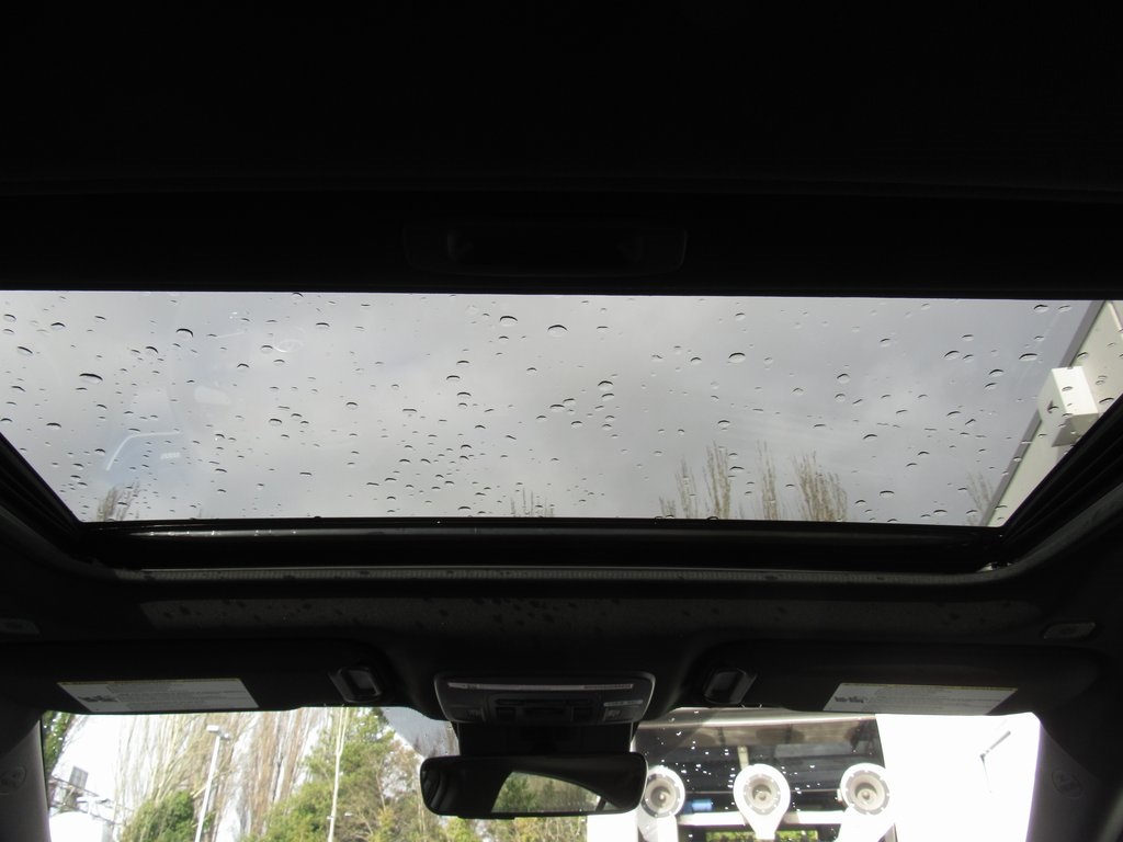 Vehicle image 28 of 36