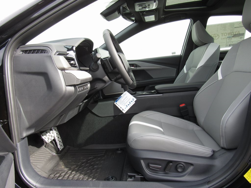 Vehicle image 12 of 36