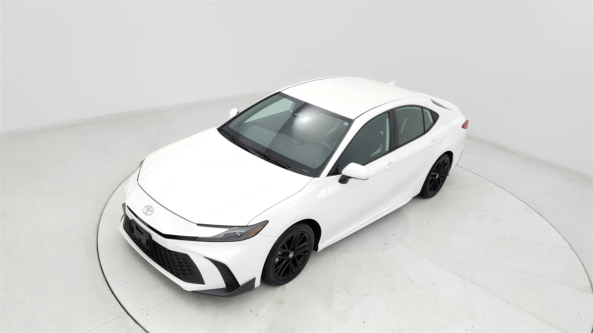 2025 Toyota Camry SE Image 2 of 47