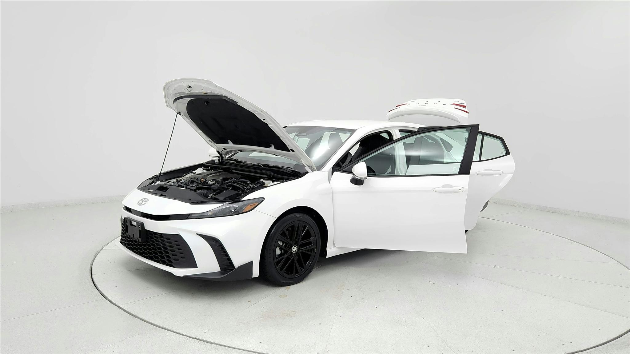 2025 Toyota Camry SE Image 3 of 47