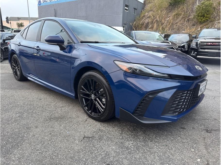 2025 Toyota Camry SE Image 4 of 35