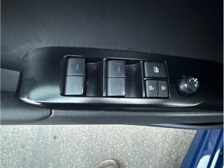 2025 Toyota Camry SE Image 29 of 35