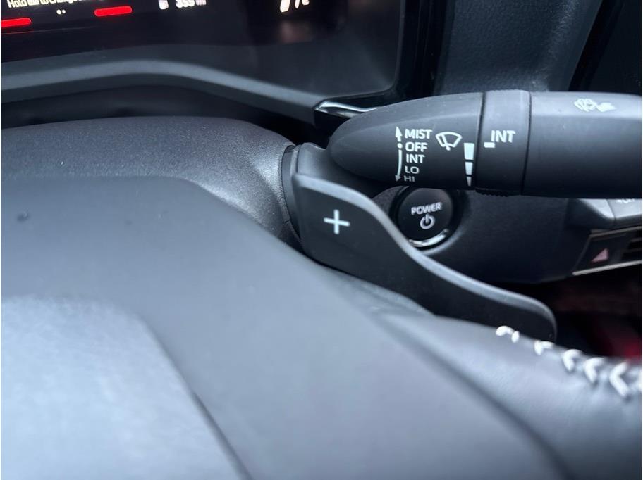 2025 Toyota Camry SE Image 33 of 35