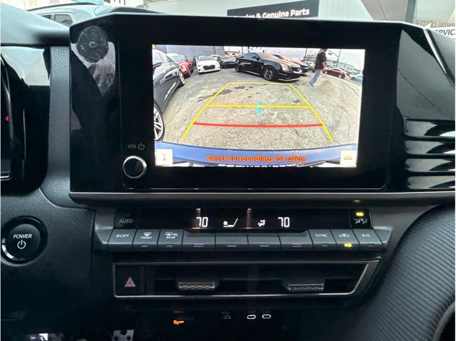 2025 Toyota Camry SE Image 25 of 35