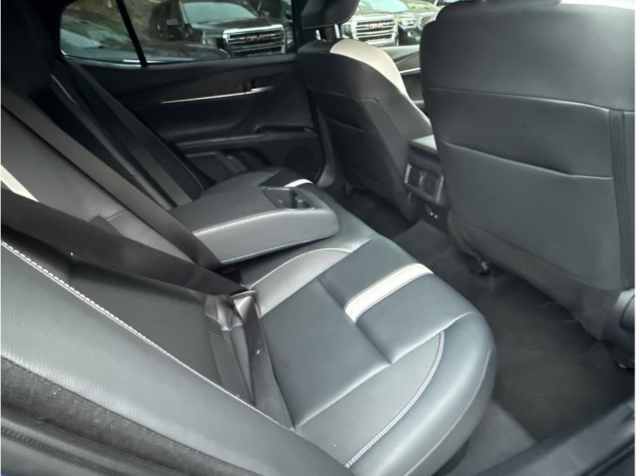 2025 Toyota Camry SE Image 17 of 35