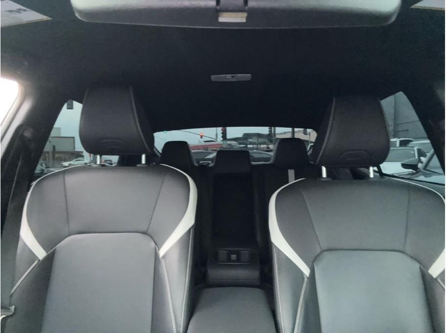 2025 Toyota Camry SE Image 18 of 35