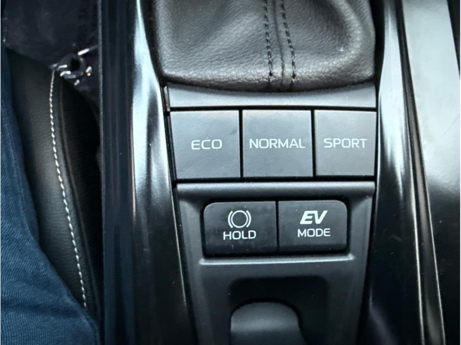 2025 Toyota Camry SE Image 28 of 35