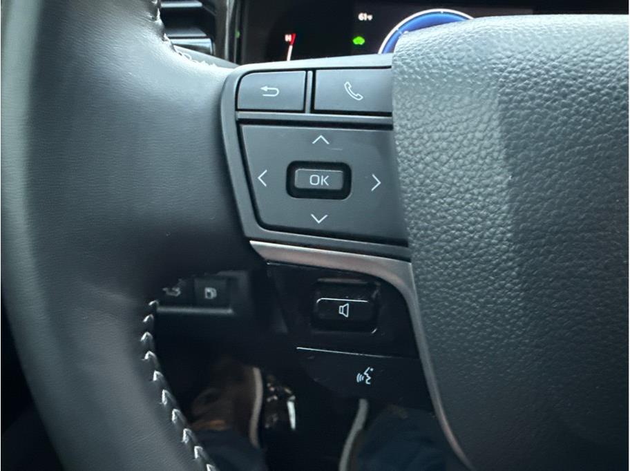 2025 Toyota Camry SE Image 27 of 35