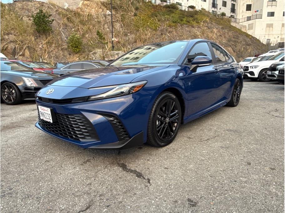 2025 Toyota Camry SE Image 1 of 35