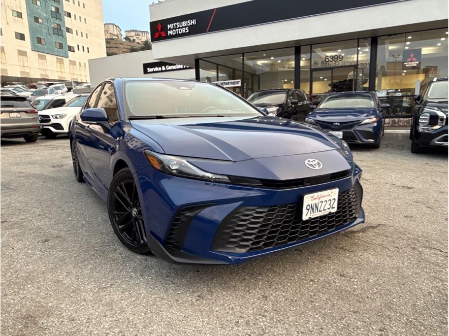 2025 Toyota Camry SE Image 6 of 35