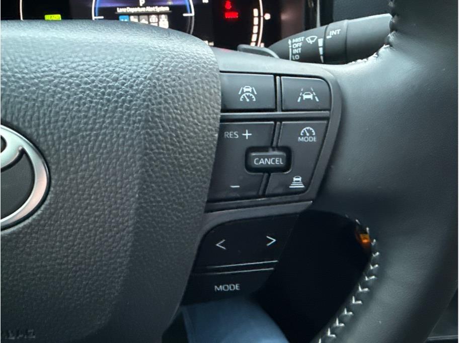 2025 Toyota Camry SE Image 35 of 35