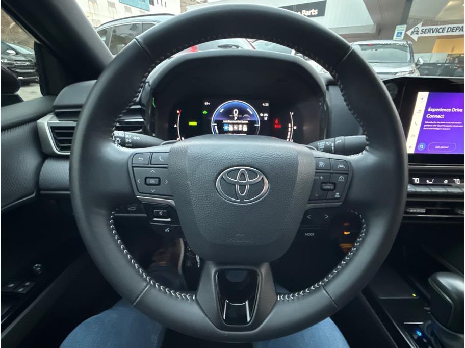 2025 Toyota Camry SE Image 22 of 35