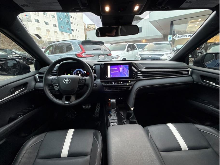 2025 Toyota Camry SE Image 19 of 35